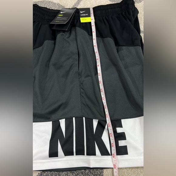 Nike Men’s Loose Fit Shorts - New - Picture 3 of 6